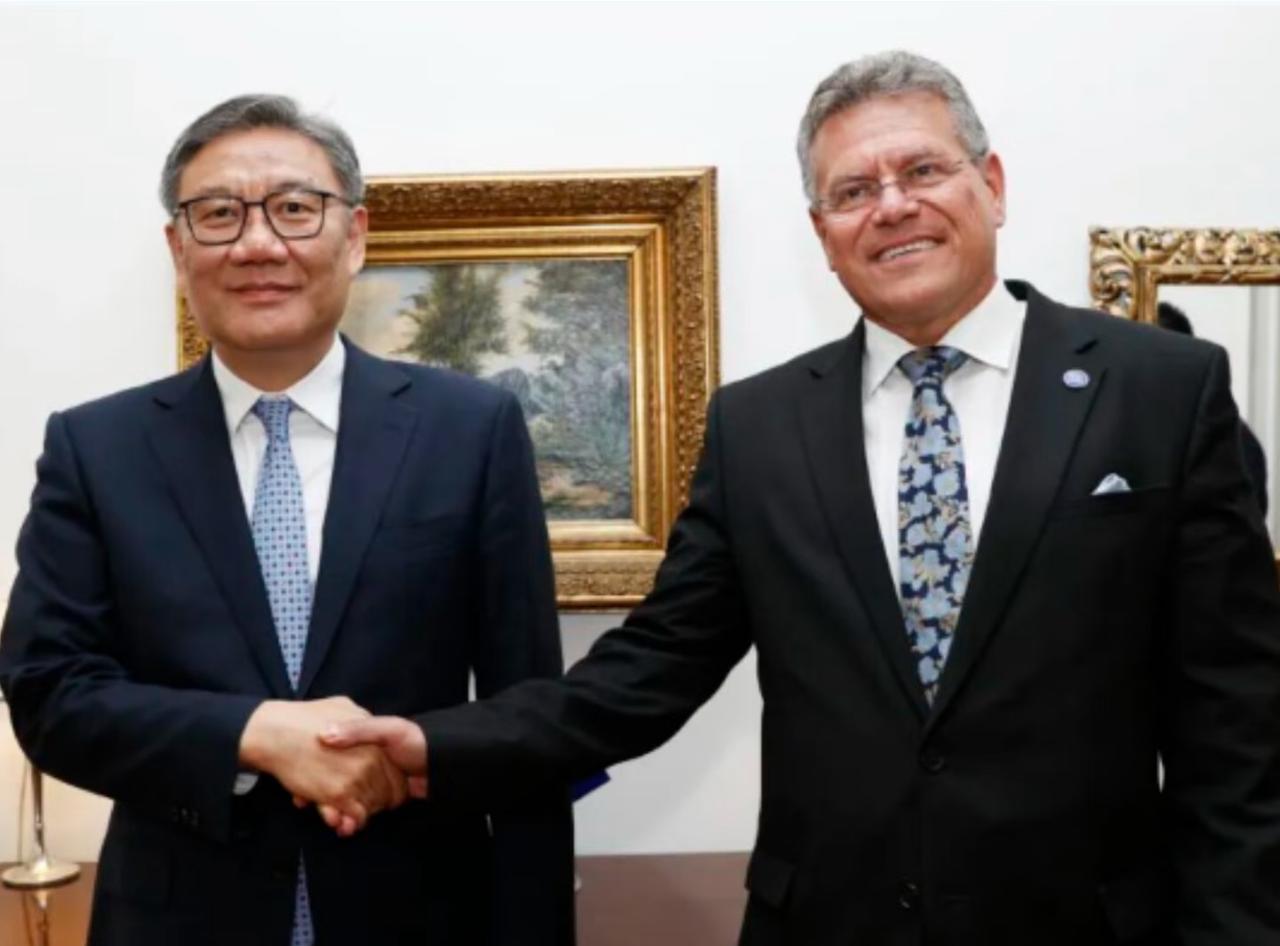 12月15日，东方大国商务部向欧洲企业发放了稀土出口许可证，允许欧洲企业在未来一