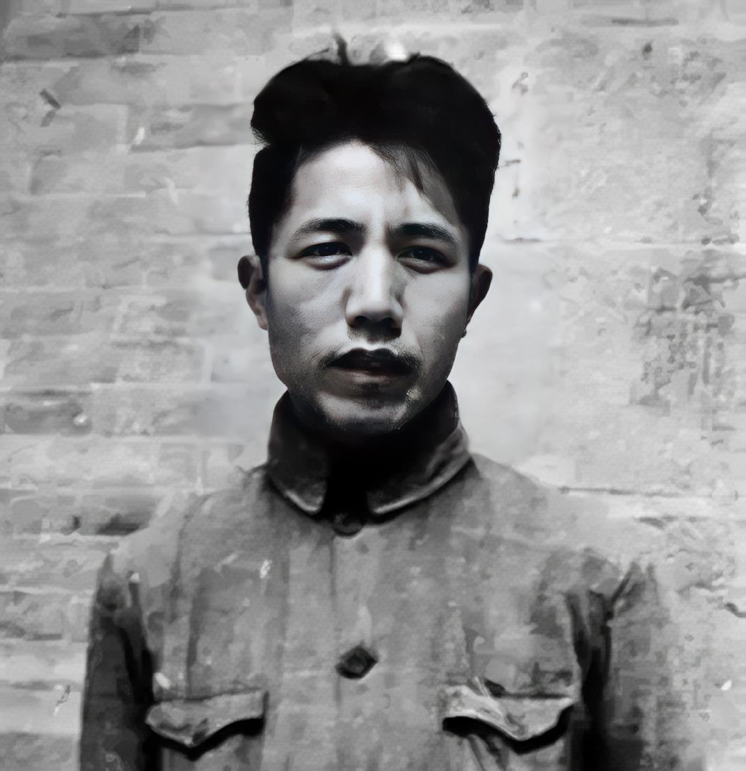 1980年，作家周扬回乡探亲，顺道去看前妻吴淑媛墓，谁料，半路突然大雨倾盆，顿感