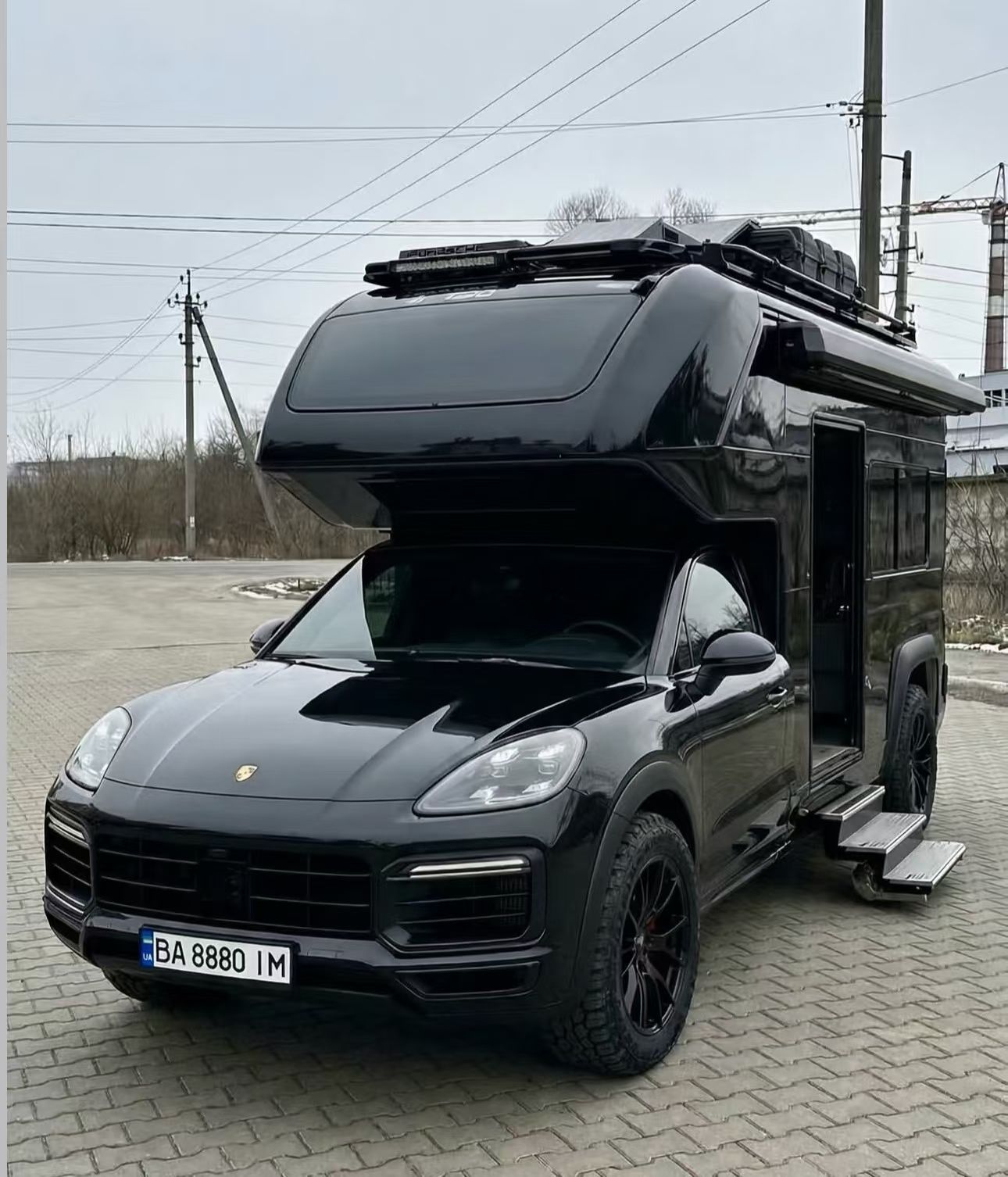 我是不是眼花了？卡宴？