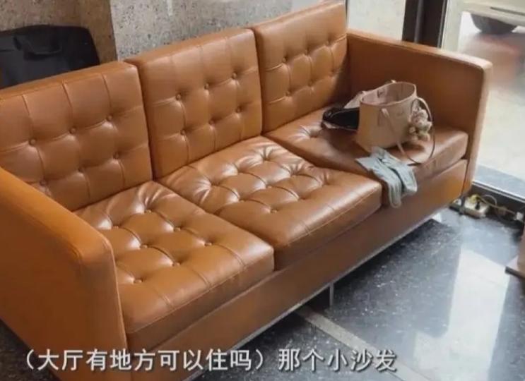 浙江杭州，女子因为工作变动，提前跟房东说要退租，她知道自己违约在先，就主动说19