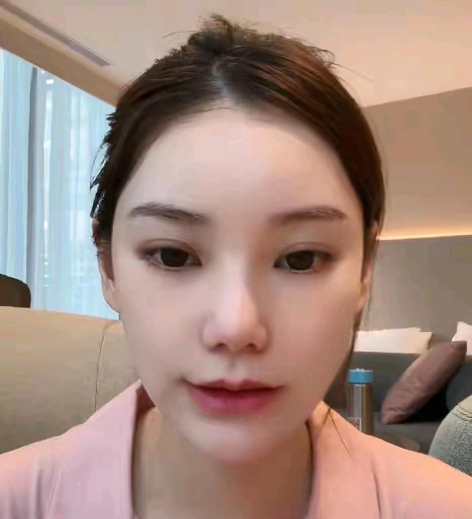 马筱梅直播硬刚黑粉，直面争议赢得好感马筱梅最近选择正面应对网络上的黑粉，不