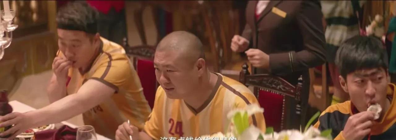周末刷到上海豪宅销售数据时，手机差点没拿稳。绿城潮鸣东方120套房当天清盘，每平
