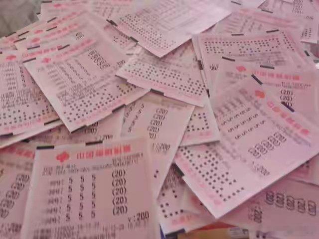 男子中6022万彩票坚持不投资不挥霍彩民中6022万巨奖，为何中奖者几个后才敢晒