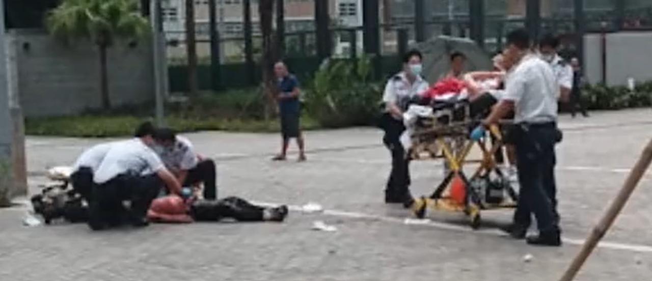 10月4日，香港红磡海心公园两男子被陌生人割喉！当天中午，受害人霍某和甄某在九龙