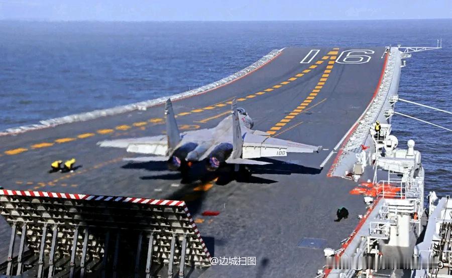 日舰机“贴脸”挑衅？辽宁舰硬核反制，把它当免费陪练，让其自取其辱！这一趟，咱
