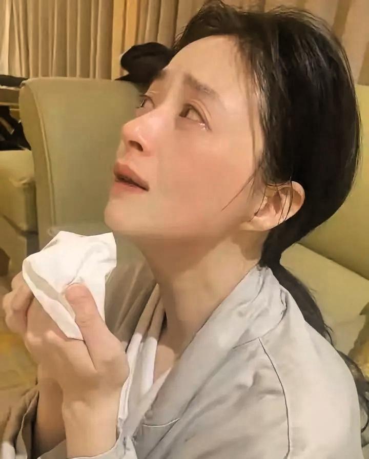 蒋欣又上热搜了，因为吃不饱？11月5号她去参加活动，结束后喝了二两酒，估