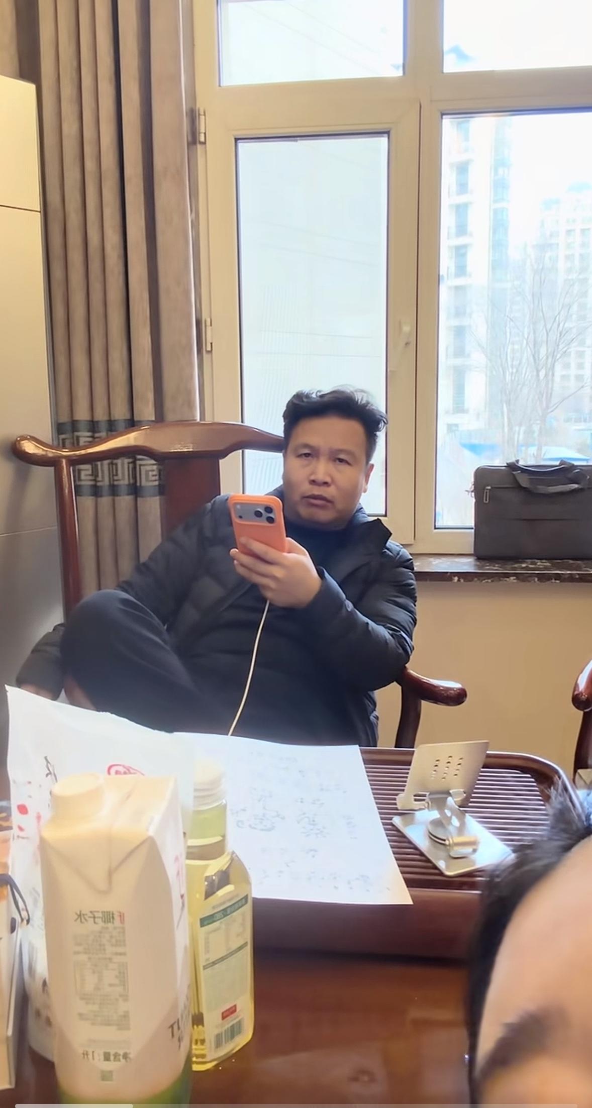 浩哥用的是什么牌子手机，是不是国产的