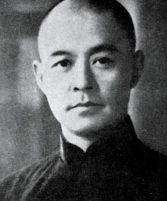 1940年5月28日，山城重庆数十万百姓自发涌上街头为张自忠将军送行，尽管日军战