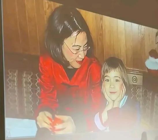 张丹红这人生值了，漂亮的她嫁了外国人生得两个如花似玉的混血女儿。她体验过当母亲的