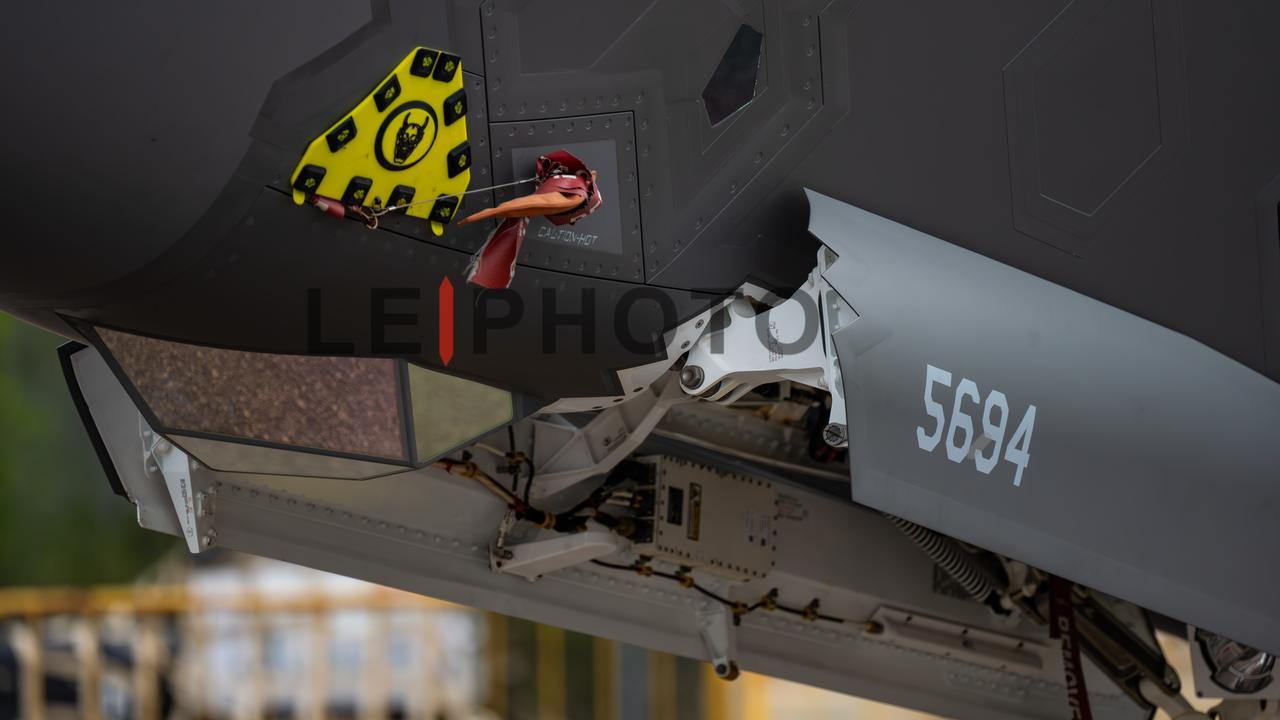 F35A是空军版本的，翼展没有海军C版的大，发动机也不带矢量偏转喷口，更没有尾钩