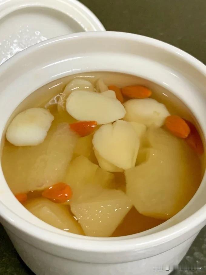 儿科医生建议：夏天有鼻炎的孩子，多补津液，少补水！很多孩子有鼻炎，家长会认为：