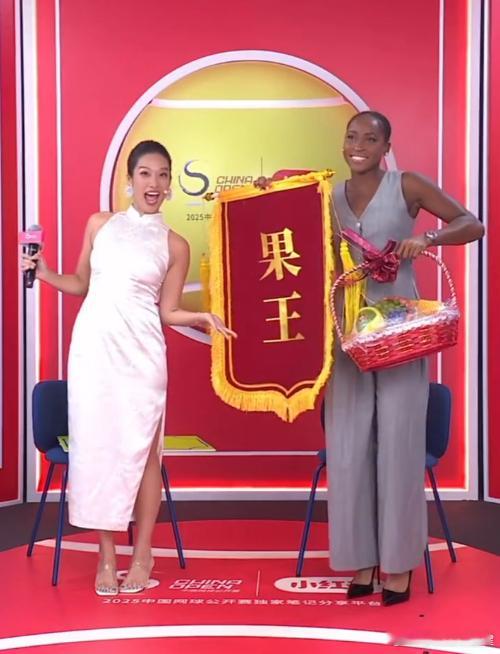 2025中网球员晚宴女选手版，谁最佳？高芙秒变“果王”，哈哈！斯瓦泰克很飒，巴