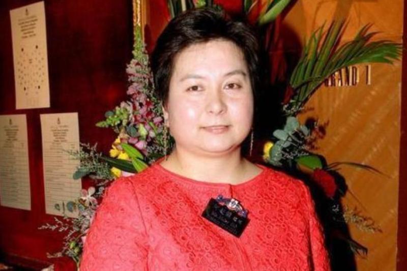 太突然了！2026年4月12日，赌王何鸿燊与二太蓝琼缨的三女儿何超蕸，在香港安详