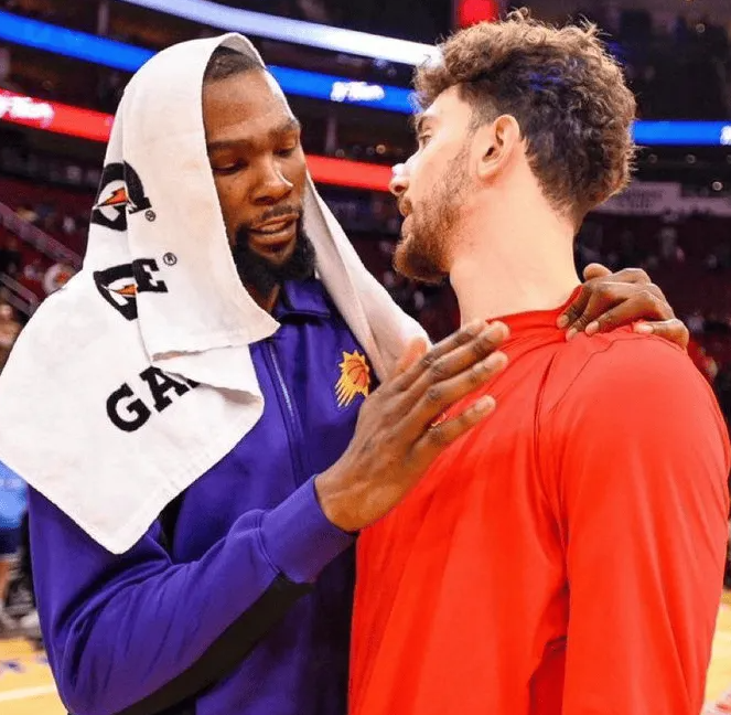 美记EvanSidery更新动态，谈到了杜兰特和申京合作的表现：当凯文-杜兰