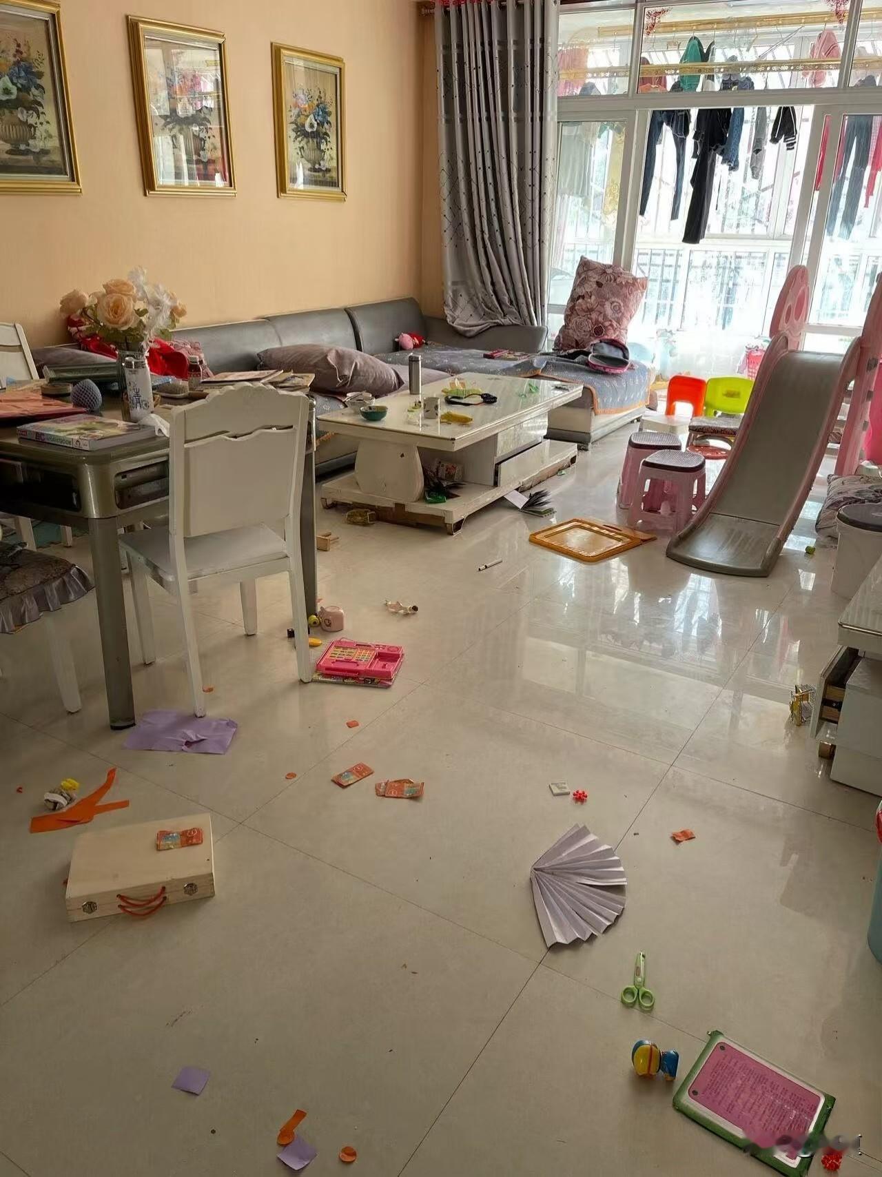 我朋友过年期间生孩子，孩子早产，加上她妊娠高血压，她和小孩同时在抢救，过年期间，