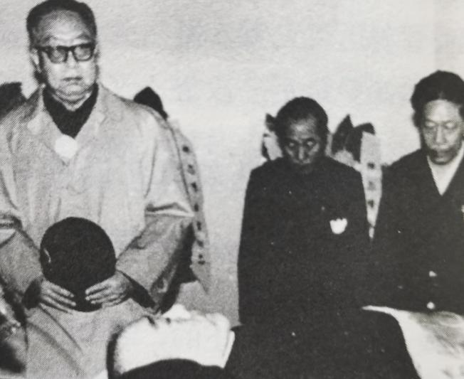 华国锋退出领导岗位后，深居简出，很少露面，各种活动他都拒绝推脱了。可是1986年