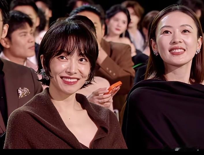 建议宋茜把发型师给开了，这个短发乱糟糟的还油油的，太难看了。发型不对，脸都被拉垮