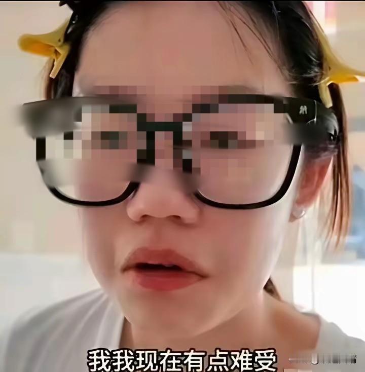 估计被四岁男孩摸臀的女的非常后悔，不是因为冲上了热搜，而是因为她不该在相关部