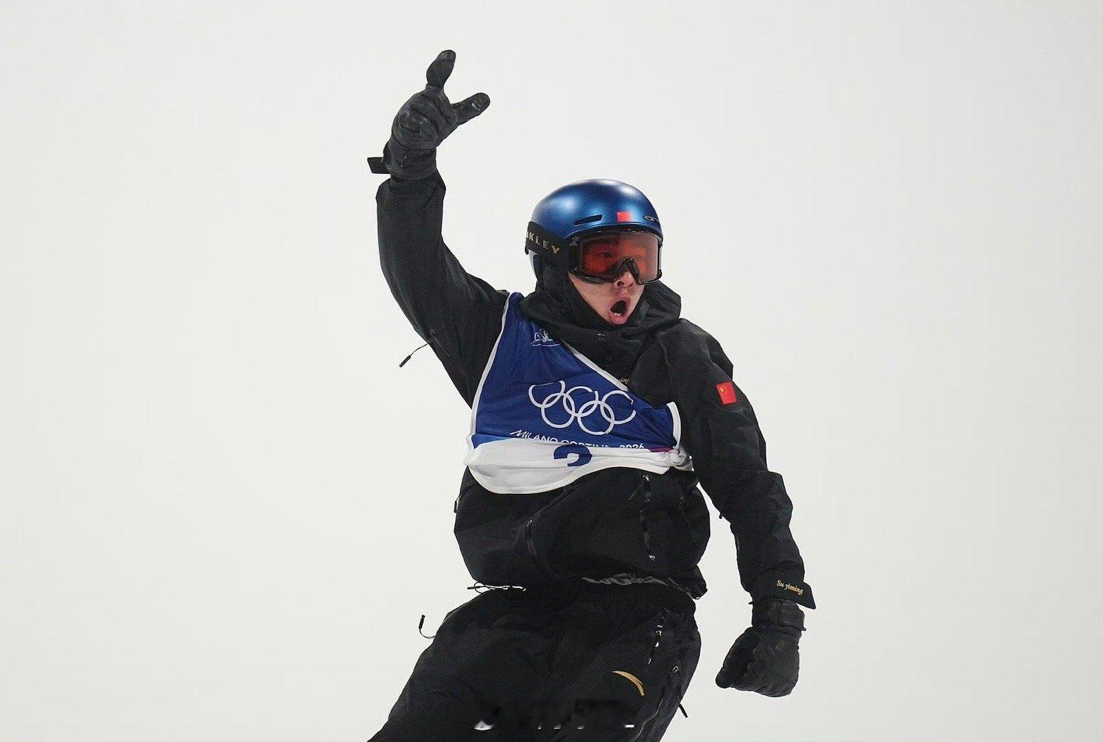 苏翊鸣夺得金牌！中国在米兰的首金苏翊鸣单板滑雪坡障技巧决赛中国队米兰冬奥首金
