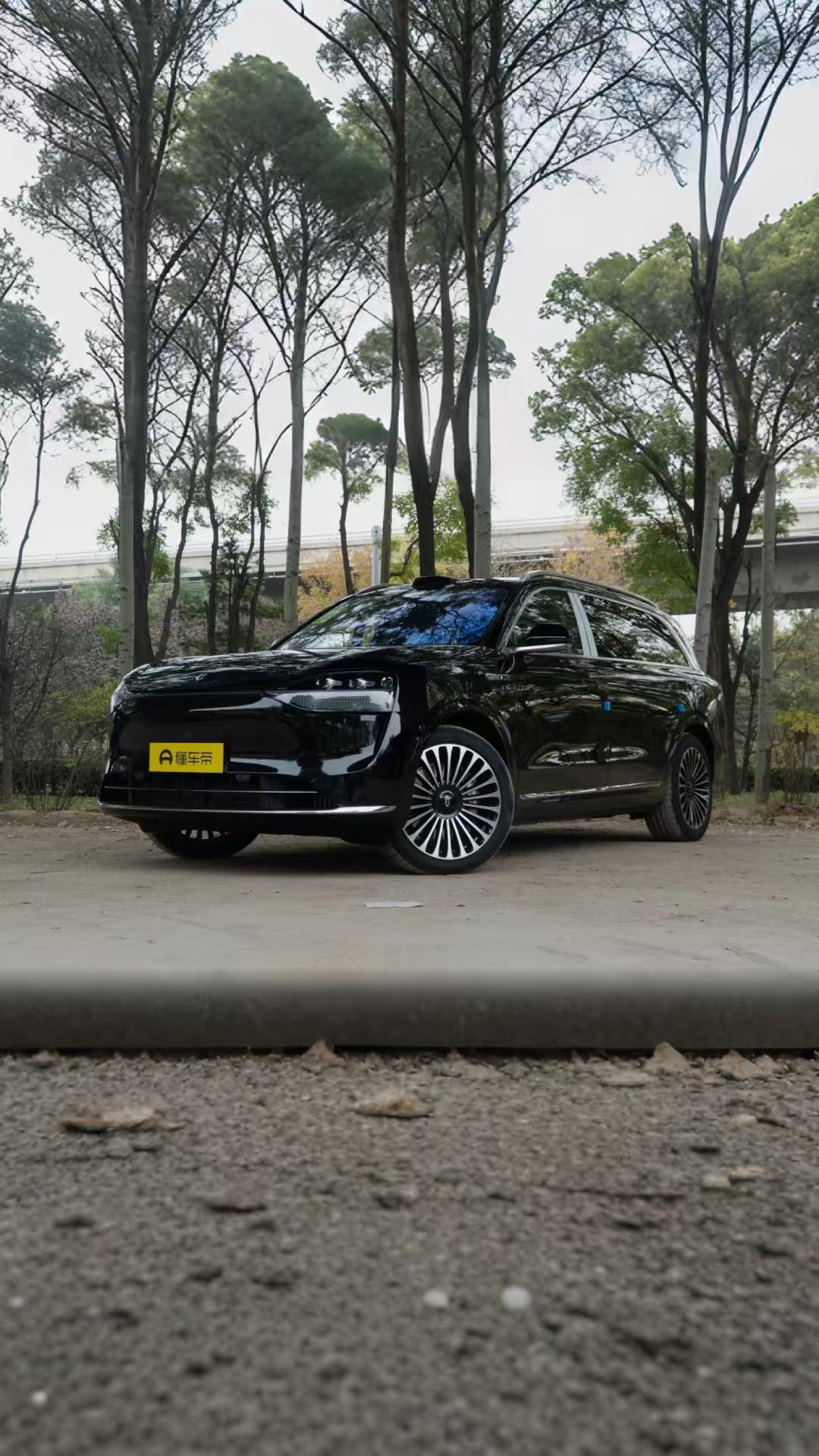 帮粉丝朋友淘了辆问界M9二手车，翻遍了车商报价、查了最新保值率报告，整理了实打实