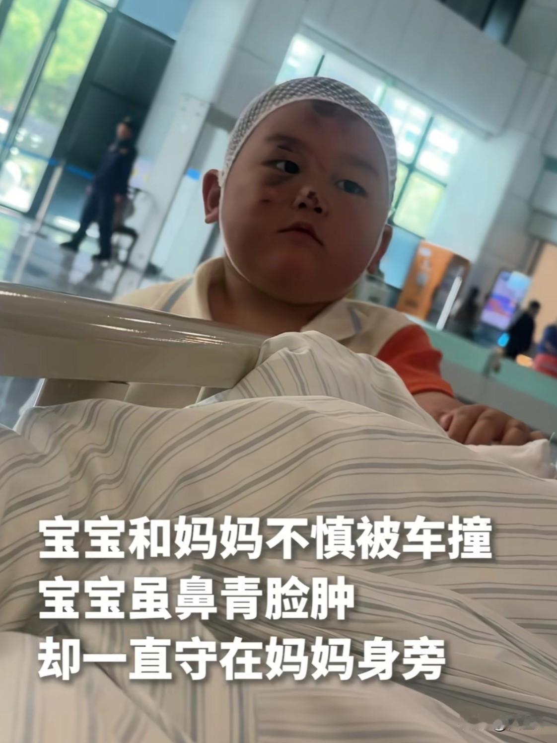 刷到人民日报报道的这一幕，真的瞬间破防，眼泪直接忍不住了！路上突发一起车祸