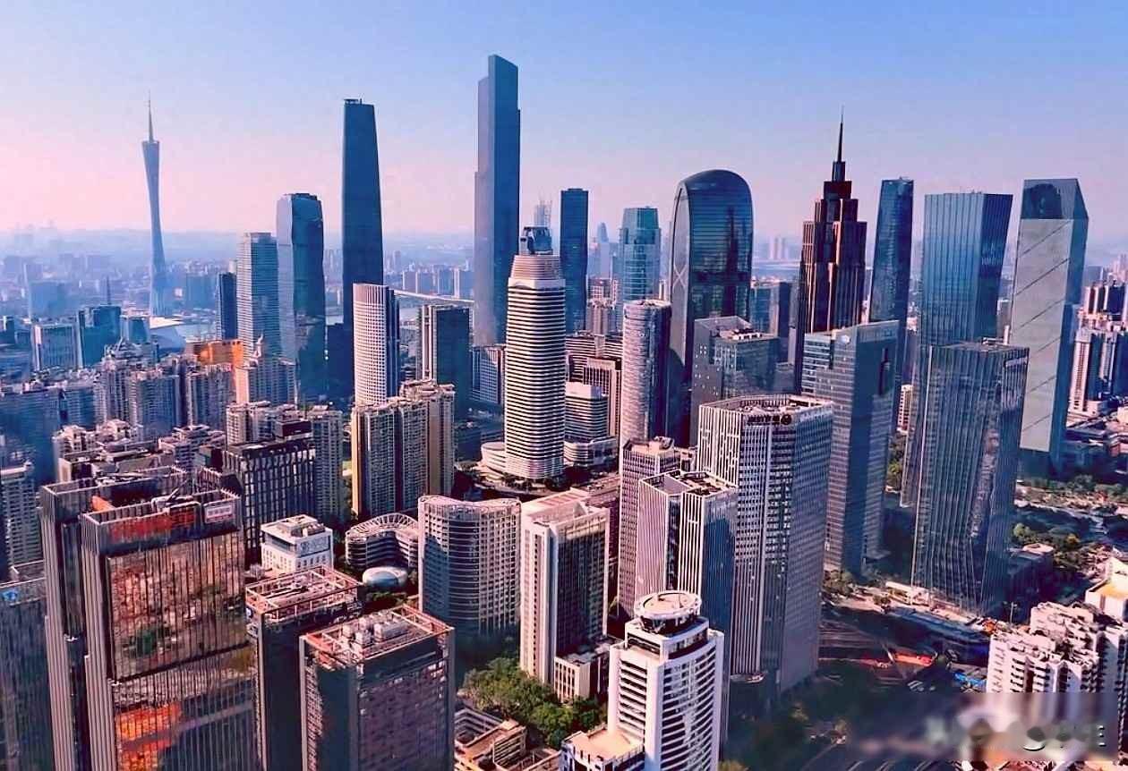 广州，重庆，年轻人用脚投票珠江新城的灯光依然亮着，但人们不再像从前那样往那里