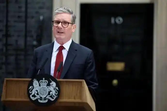 GDP已经被印度超了，陆军只剩7.4万人，首相十年换了六个，这样一个英国，被