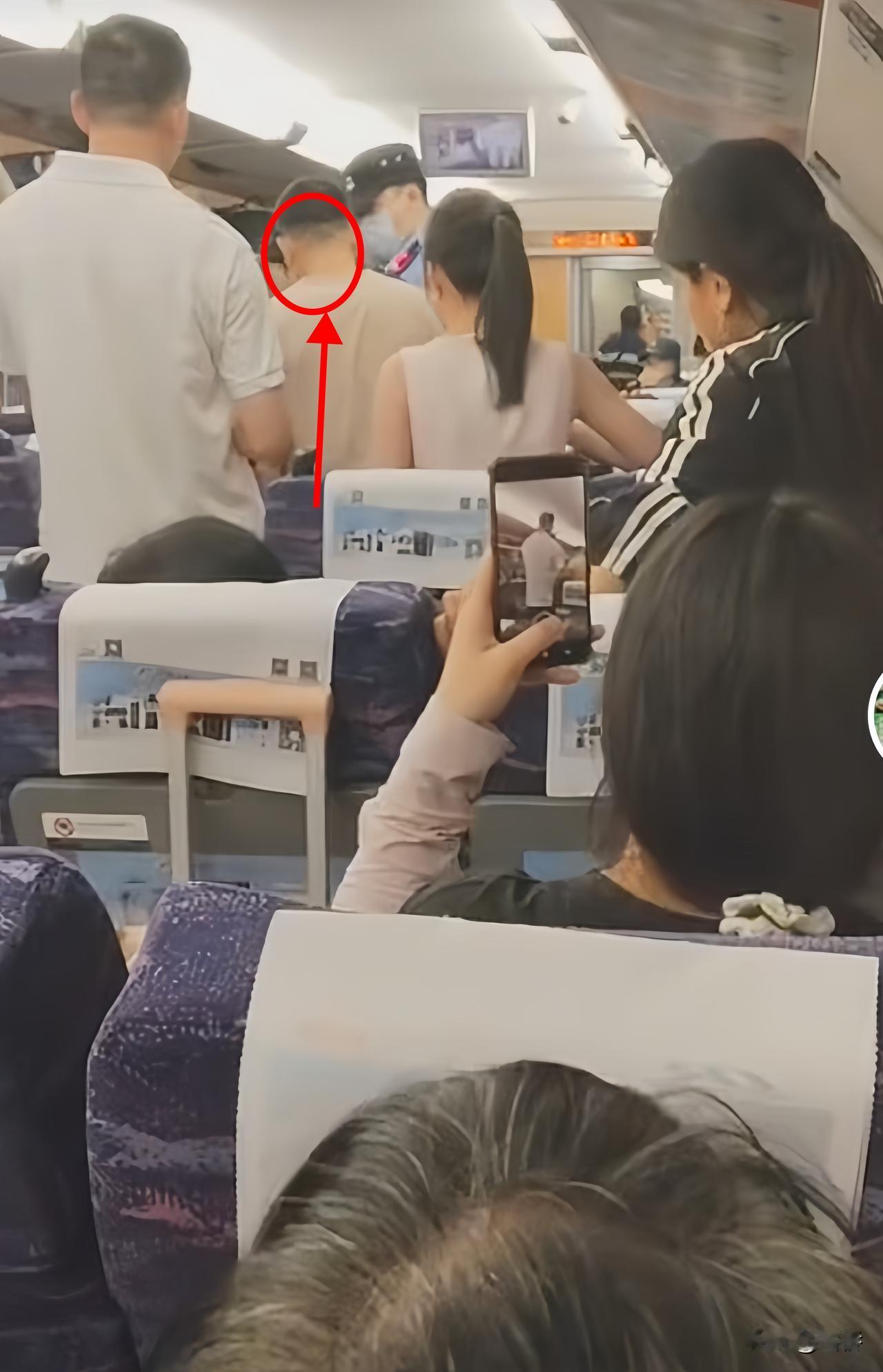广州，高铁上34岁男子猥亵7岁女童后续来了。10月3日，高铁上余某某看7岁的