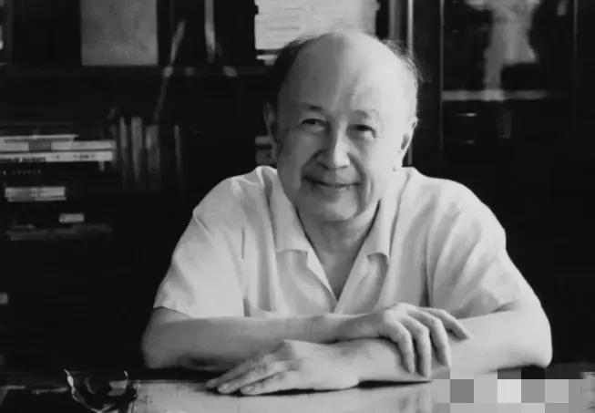 2008年年底，一辈子不看电视的钱学森突然跟儿子说：“支个电视行不行？贵不贵啊？