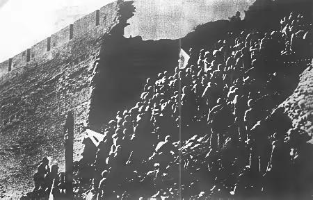 1937年11月，那是一段惨痛的历史。日军飞机疯狂轰炸太原，整座城市瞬间陷入火海