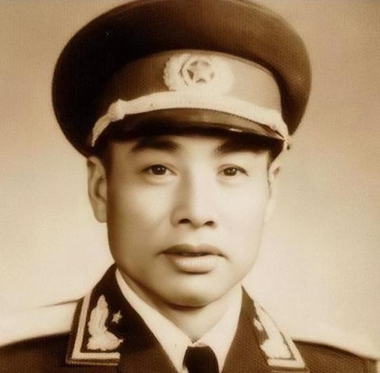 1979年6月，开国中将廖汉生回乡给前妻扫墓，结束后非要到一农妇家吃饭，下属极力