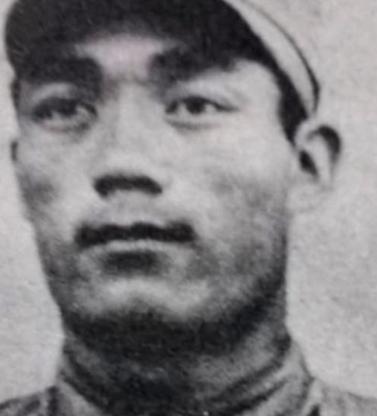 ☁1952年，一名志愿军战士悄悄顺走一袋美军地雷，兴冲冲带回阵地向连长请功