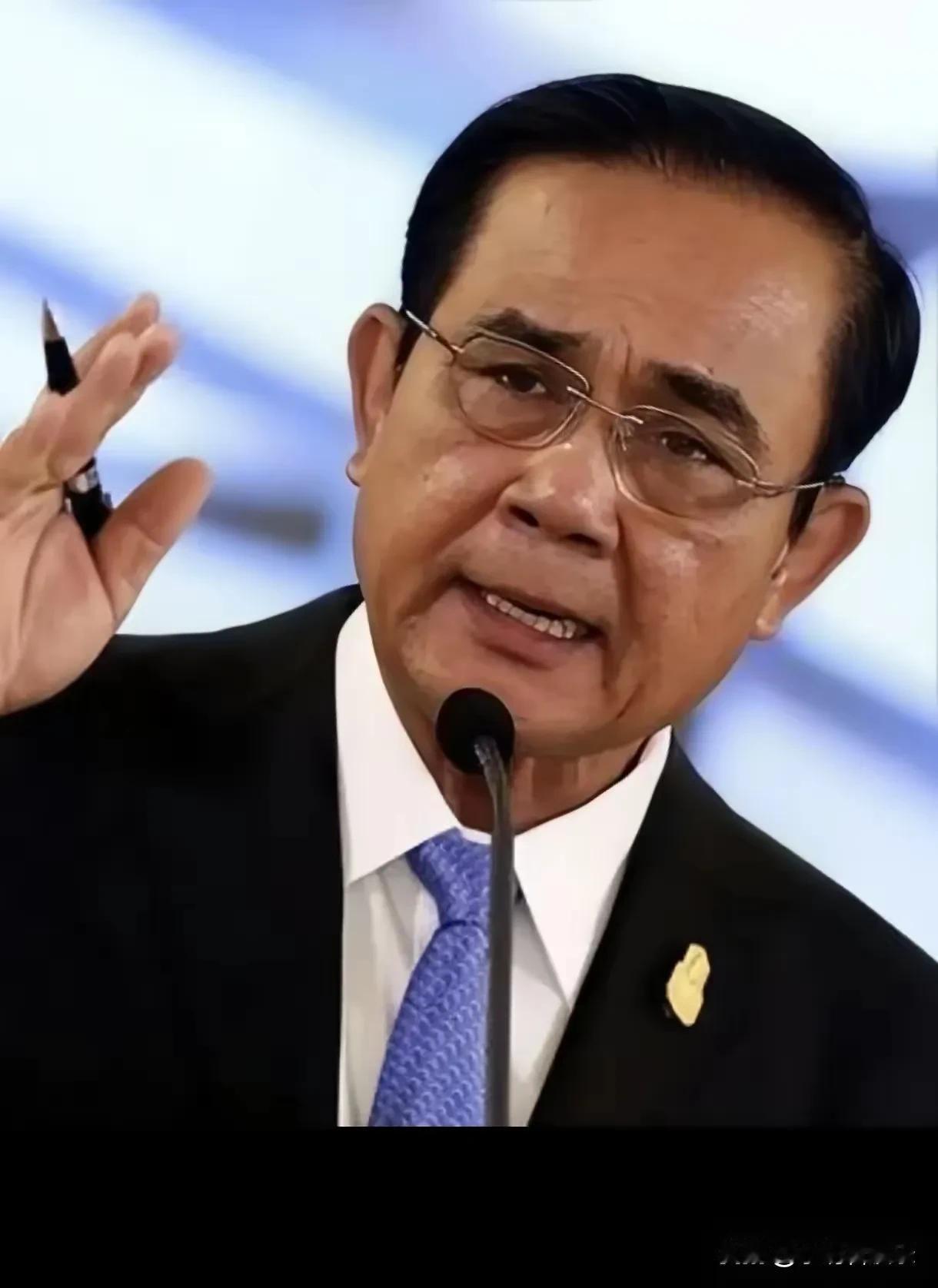 识大体，往昔恩怨当翻篇泰国前总理巴育自佩通坦电话门事件发生后，与柬洪森的预