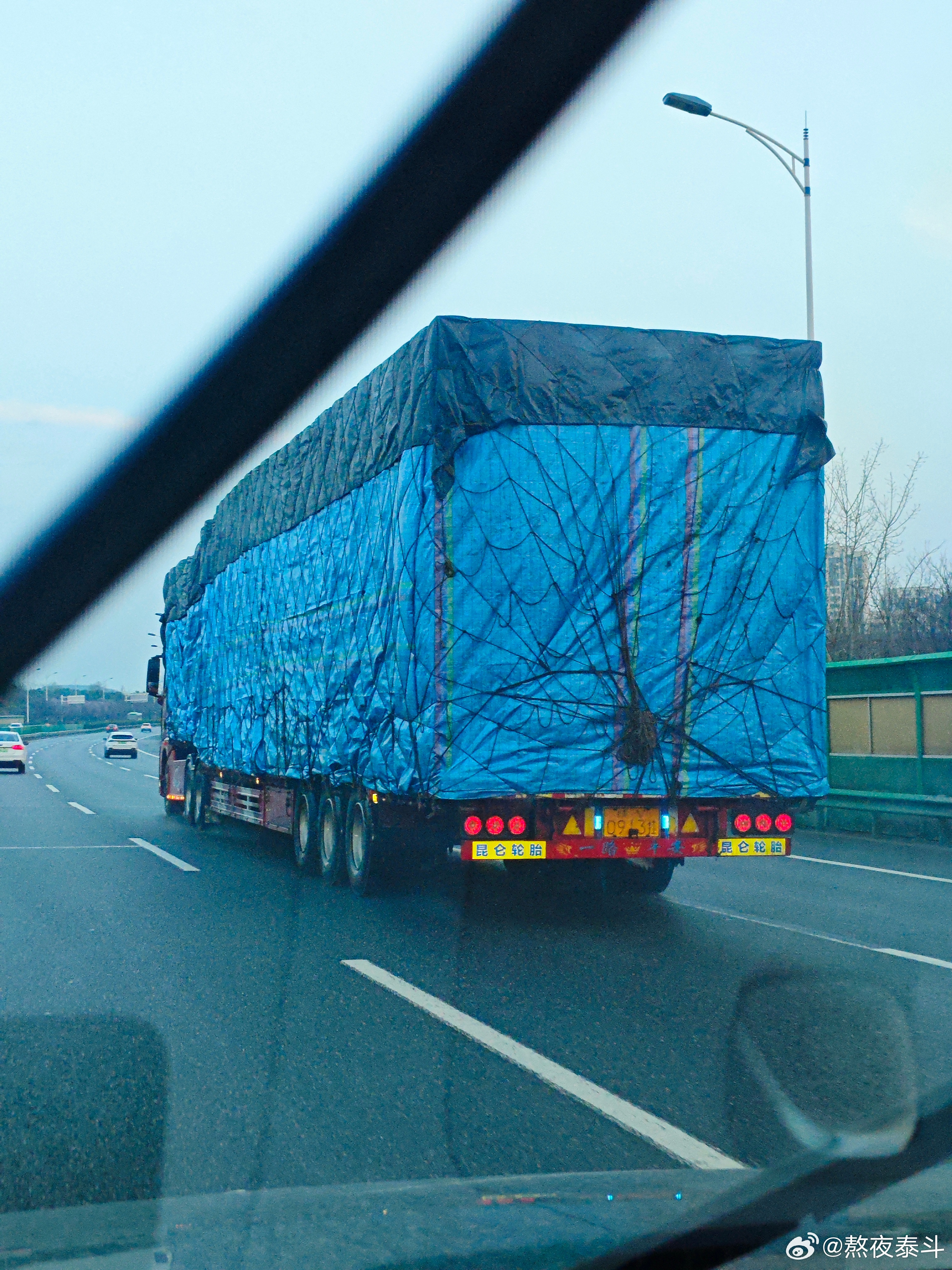 现在谁还没个小蓝灯了