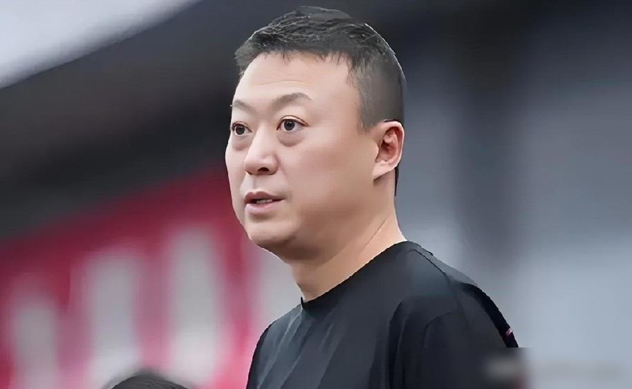 国乒女团首战直接掀牌，把22岁没打过国际大赛的范姝涵扔上场了。马琳赛前把话挑明，说外界觉得女队稳赢是