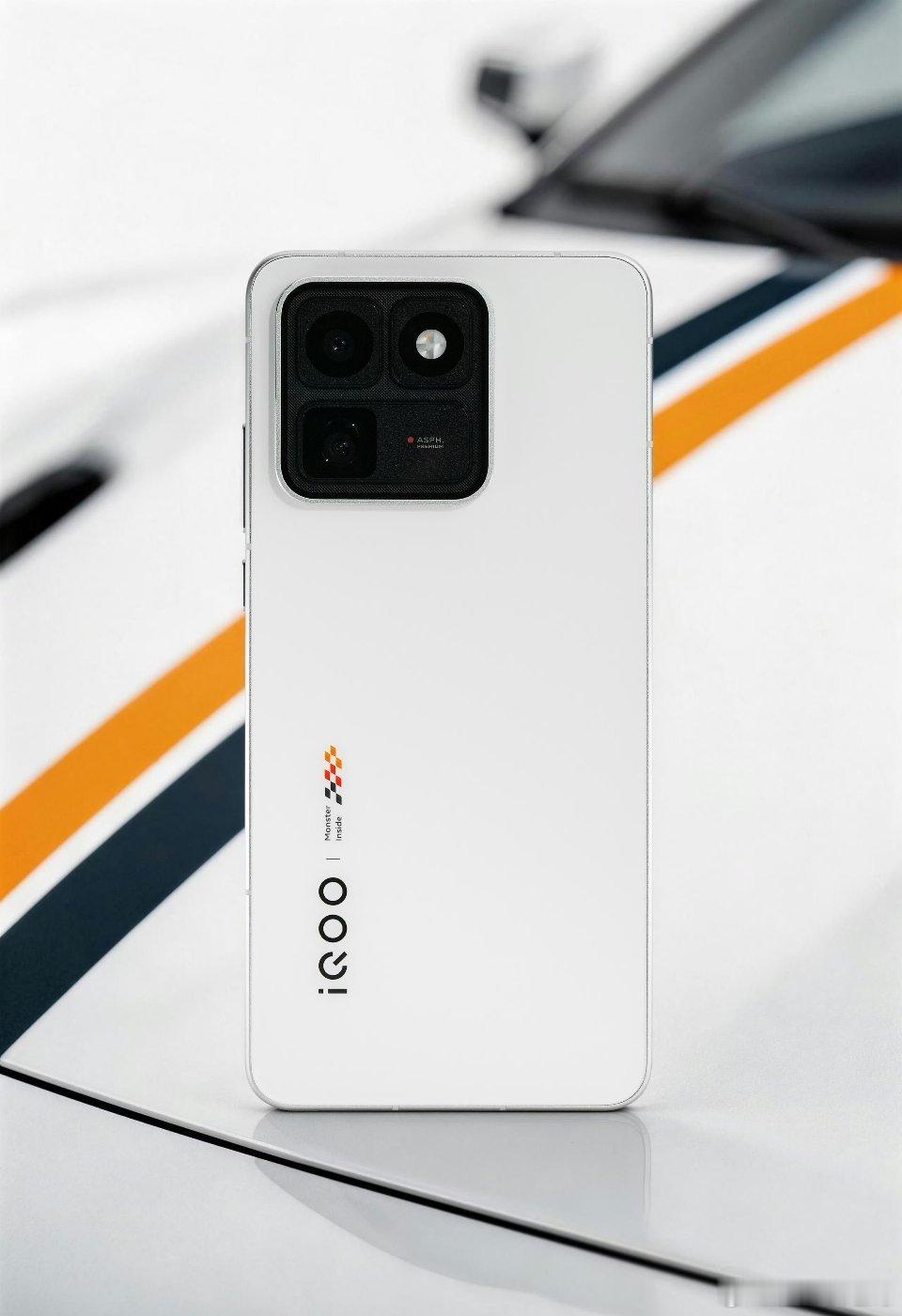 iQOO15T我酷一般不怎么提相机，因为我们主打游戏，但是相机真心不差，有着蓝厂