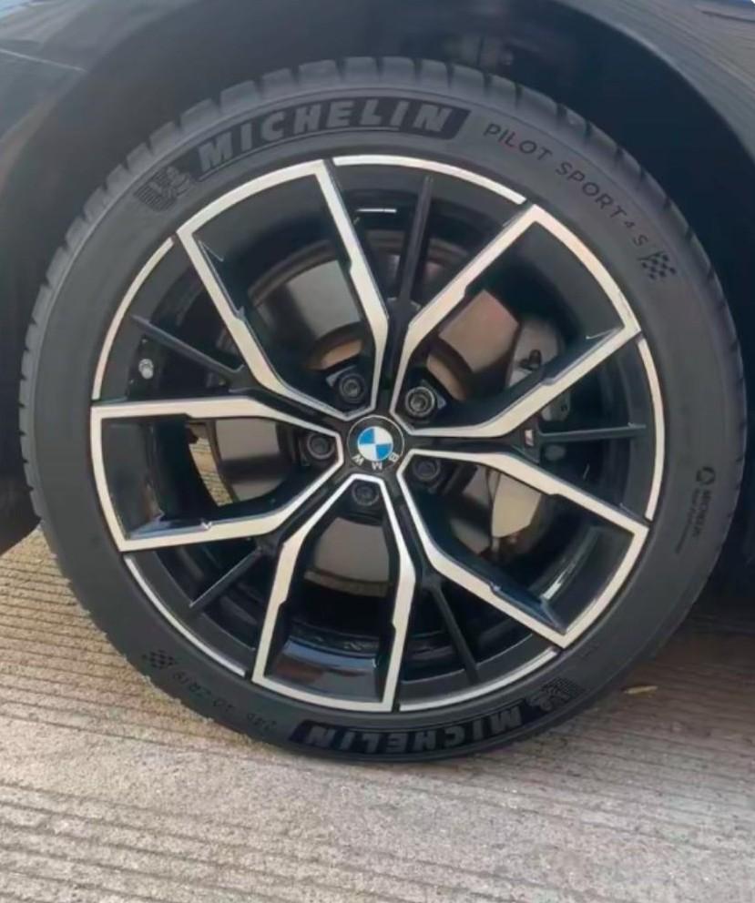 上周去修车，开了7年的车，师傅劝我换轮胎，说轮胎超过5年就该换，还拿安全问题来说
