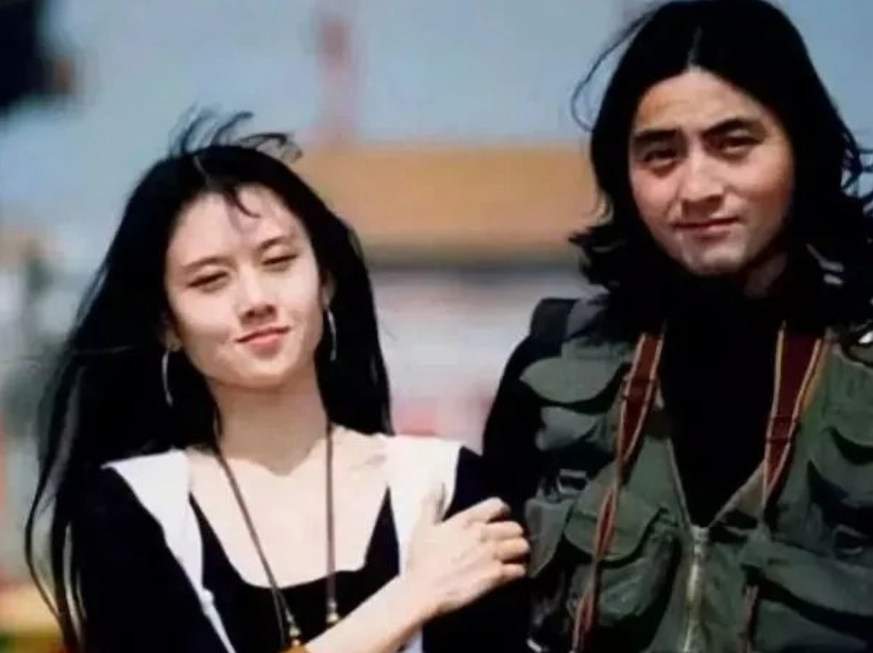 1995年，杨丽萍嫁给了比自己大8岁的富商刘淳晴，7年都没有孩子，后来婆婆说：“