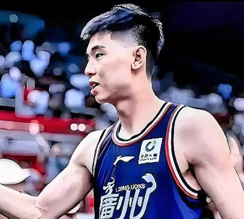 职业体育不讲人情？广州队可能第一个不同意。他们公开感谢每一个离队的球员。主