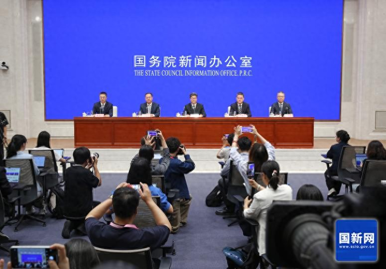 没想到，机顶盒也将变成历史，而且时间来得这么快！国家广电总局新闻发言人表示，以后机顶盒也要打造极简的