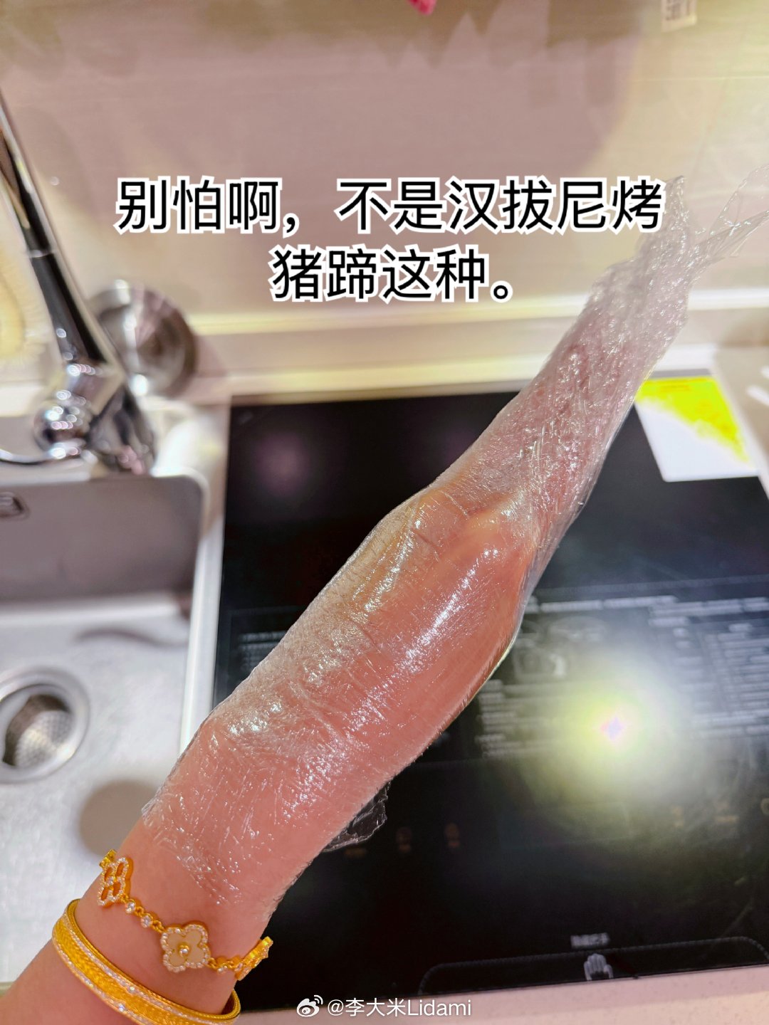 我手镯可以从55圈带到48.5圈。姐妹们不要震惊这个圈口的跨度，55圈对我来讲是