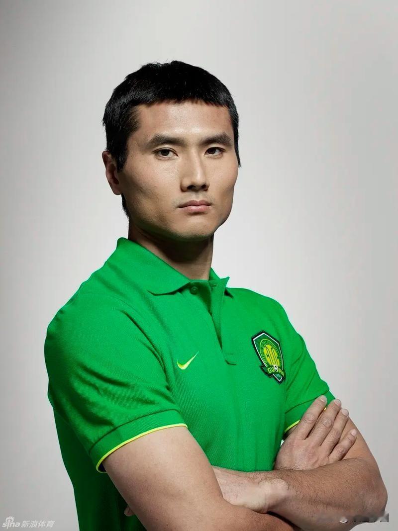 2000年亚洲杯期间，邵佳一与杨晨有了很多接触的机会。他表示，虽然自己和杨晨的踢