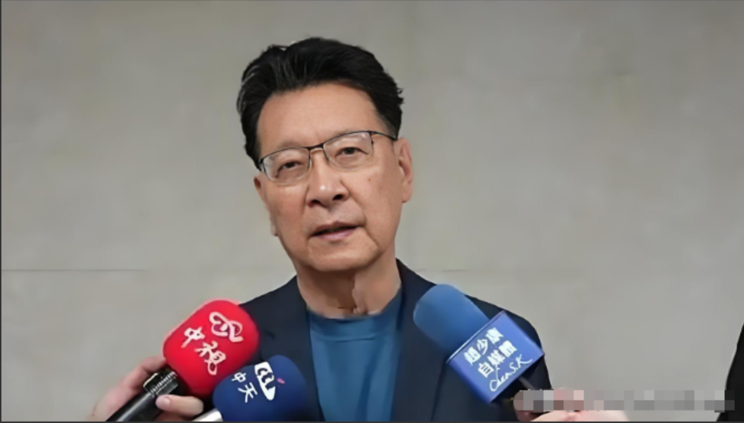 面对美国要抢走台湾一半芯片产业的勒索，赵少康，刚刚向大陆发出了质问：“你们为什么
