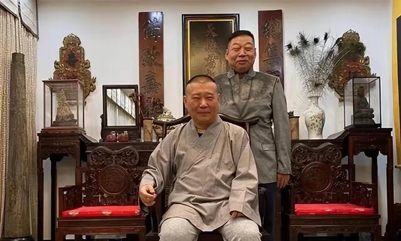 #秋日生活打卡季#郭德纲弟子李鹤彪，替师父出头，怒怼5个人。李鹤彪是德云社的相