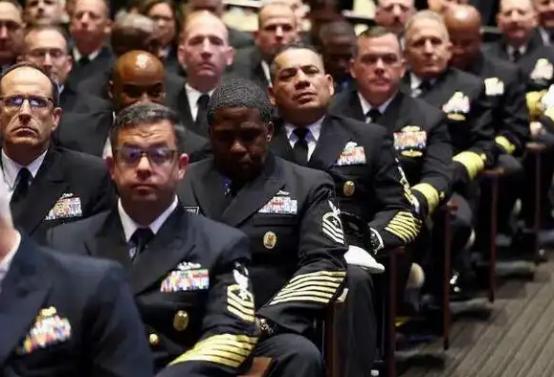 美军全世界第一，为什么美国没有出现军政府？原因很简单，美国大兵的工资都是国会拨款