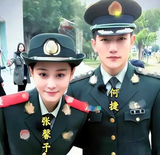 40岁，一身腱子肉，腹肌抢镜！何捷在广州大学演练场的一幕，狠狠撕碎了“女星下嫁”