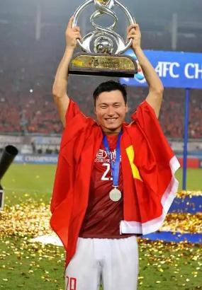 新闻里说，郜林把广州的豪宅卖了，成交价1.29亿，账面上净赚近9000万；可就在