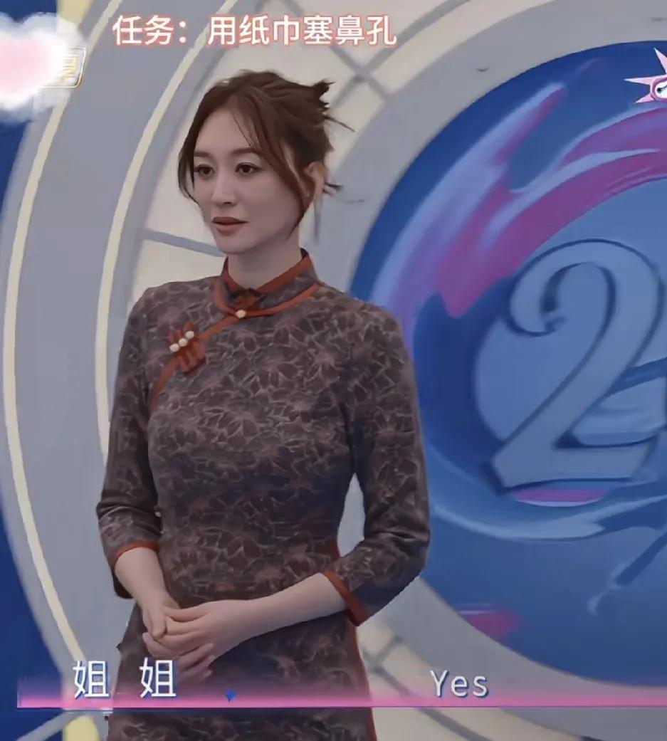 我信了陈数说的话了。她说:“李小冉在美女如云的东方歌舞，都是站在前排的，她太好