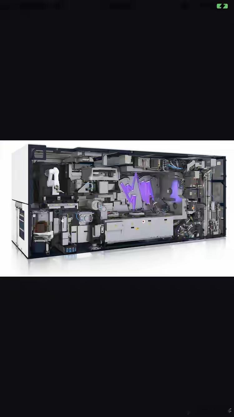 第一台光刻机应该是做出来了，现在都在等消息的公布，这会关系到许多人的财富重分配。