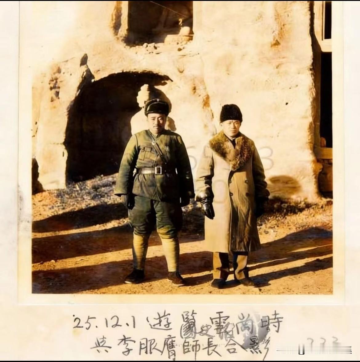 1936年，陈诚与李服膺在云冈石窟前的合影。李服膺，字慕颜，山西崞县人，是晋绥军